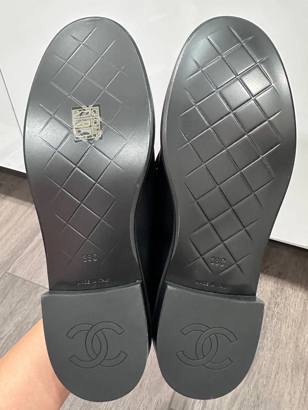 $1.8K 2026 CHANEL BLACK LEATHER LOAFERS MOCCASINS With GOLD CC TURNLOCK LOGO 38C